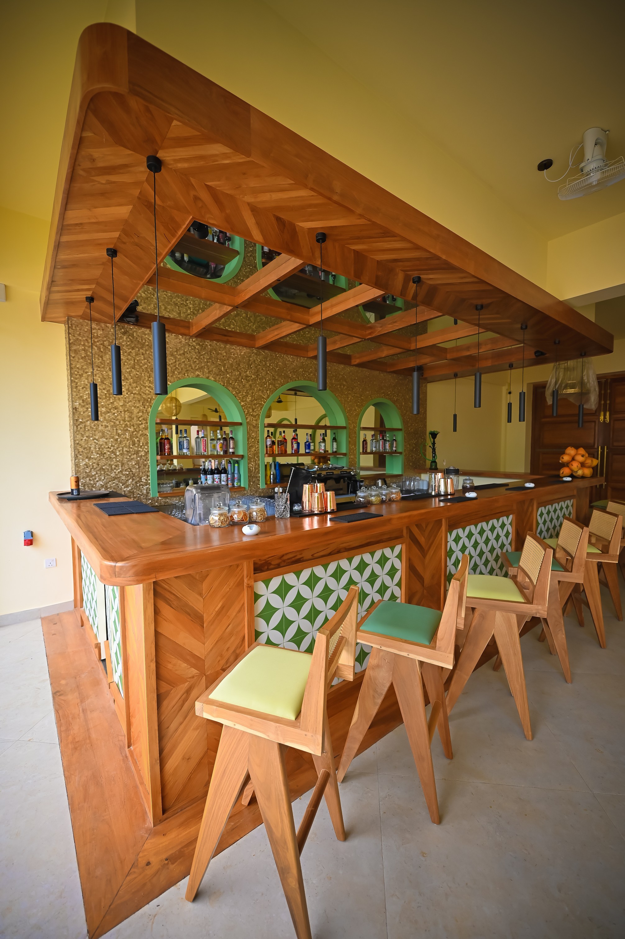 Kingfisher Bar shelves and arch details