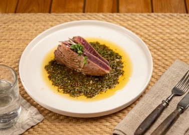 Grilled tuna steaks